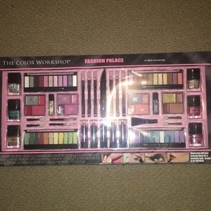 Fashion Place : The Color Workshop